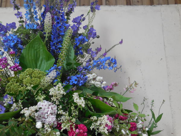 Créativité et art floral : les vases bleus, travail sur la couleur