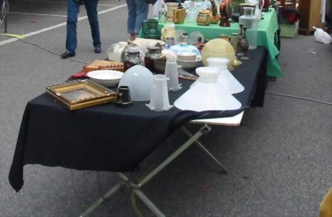 Vide-greniers et marché artisanal