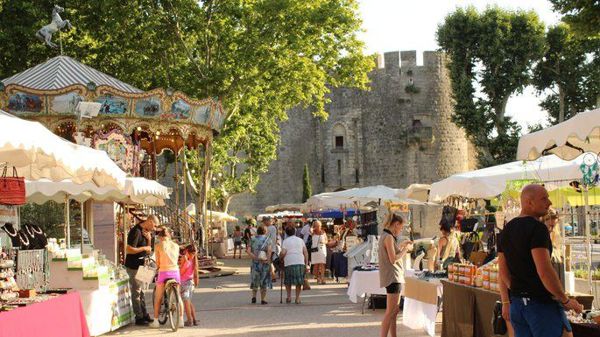 MARCHE NOCTURNE ARTISANAL AIGUES MORTES