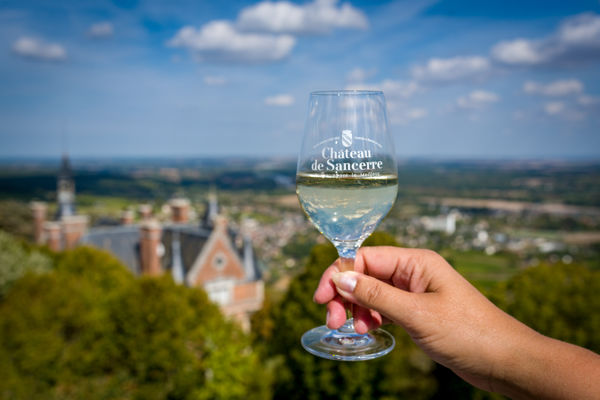 Le Château de Sancerre rouvre ses portes et reconduit sa visite guidée emblématique « Au cœur des terroirs ». 