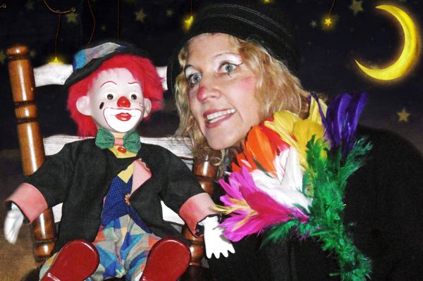 PETIT CLOWN IN THE MOON - Théâtre, magie & marionnettes pour les 3-6 ans