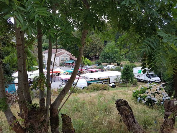 marché hebdomadaire (tous les dimanche)