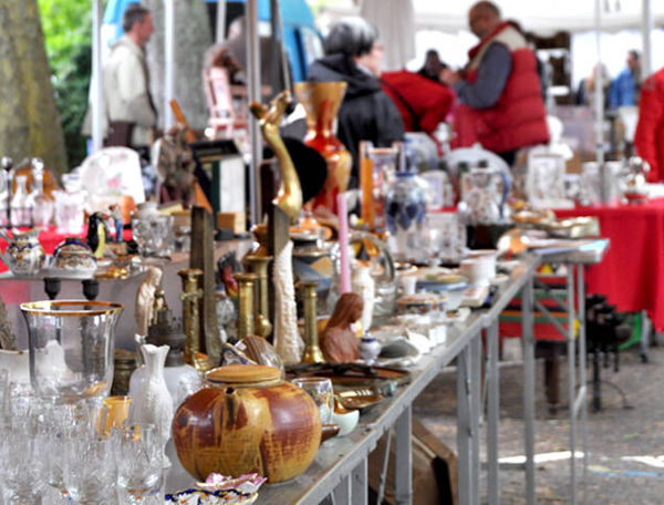 Brocante mensuelle professionnelle