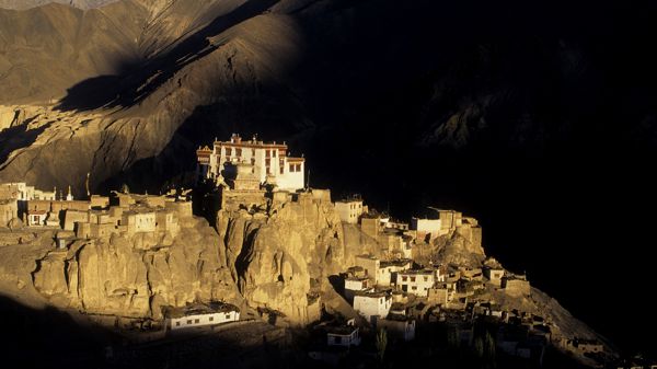 « LADAKH, le petit Tibet » Film documentaire réalisé et présenté par Michèle et Jean MEURIS