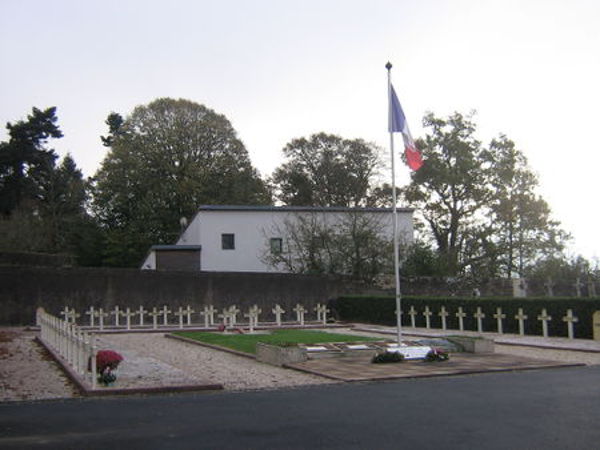 Hommage inédit aux 47 soldats inhumés dans le carré militaire de Legé
