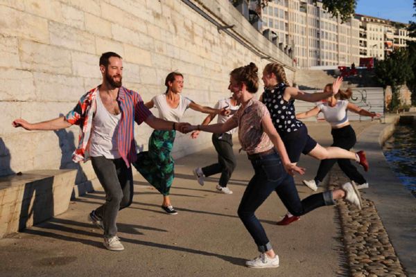 Initiation Lindy Hop avec les danseur.se.s de Shall We Swing?