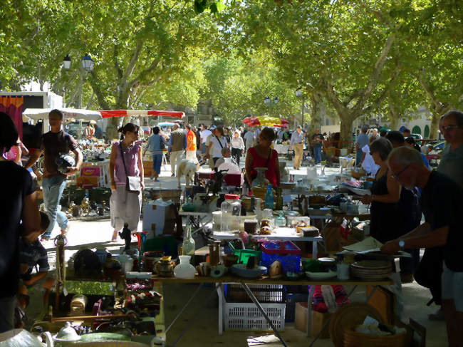 Brocante à Sury-en-Vaux