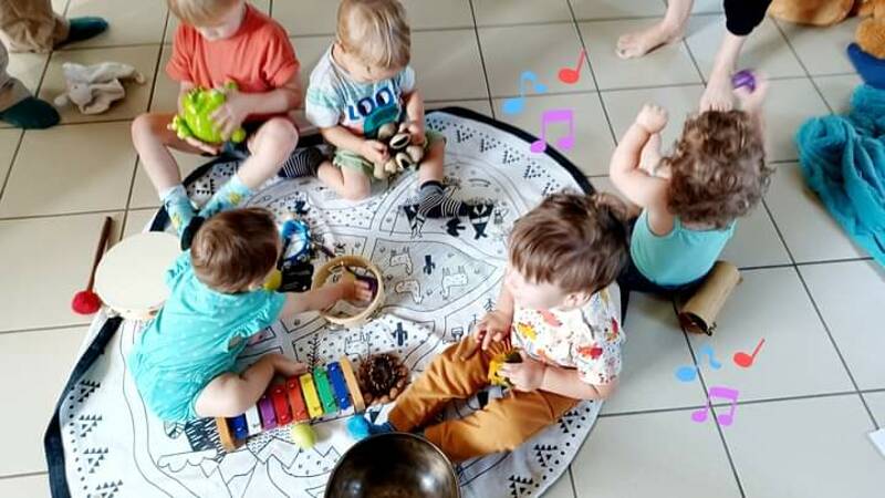 Eveil musical bébé