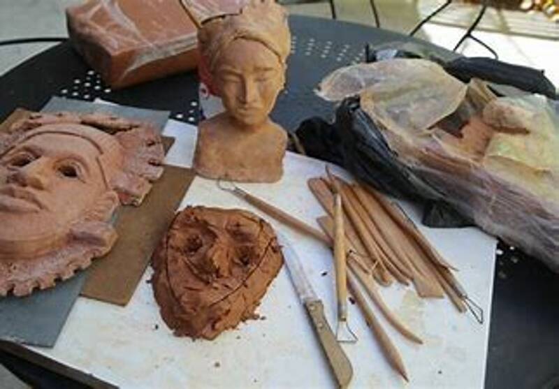 cours de modelage et sculpture argile avec l'association de Familles rurales