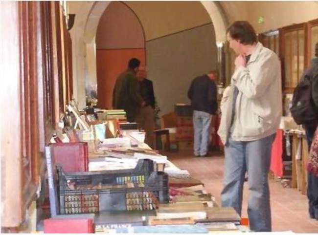 MARCHE AUX LIVRES