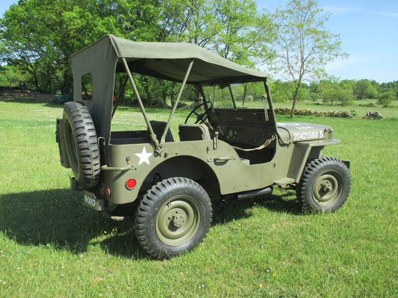 EXPOSITION DE VEHICULES ANCIENS MILITAIRES ET CIVILS