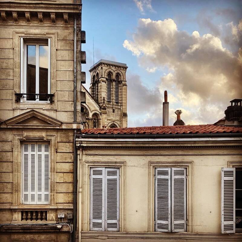 Pierre Monjaret ouvrira une fenêtre au 2ème étage du n°22 de la rue du Temps Passé à Bordeaux, le samedi 17 juin 2023 à 19 heure