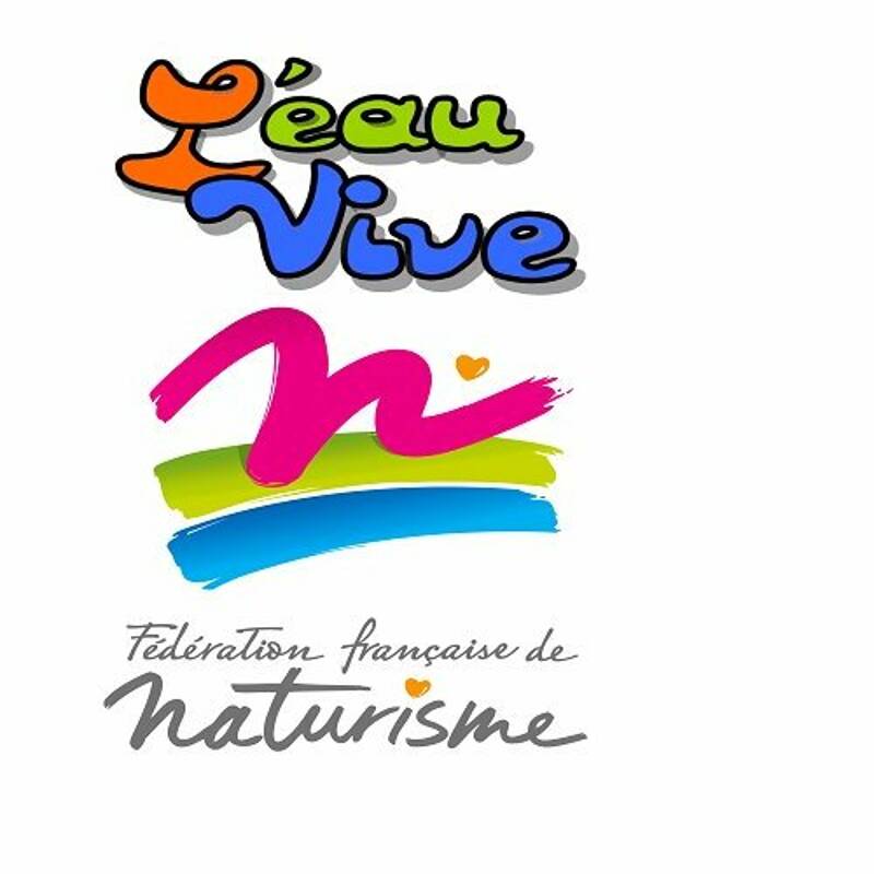 Naturisme, détente et natation.