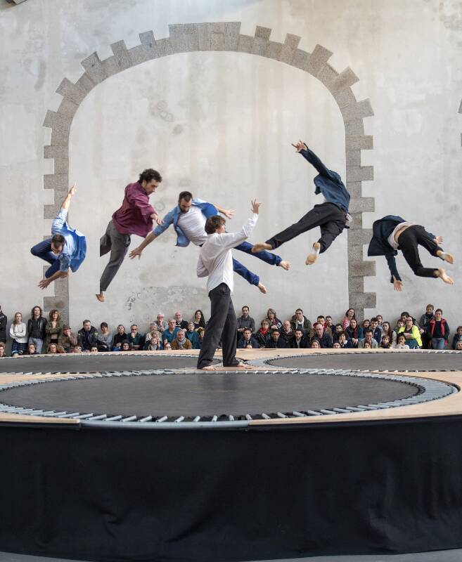 Spectacle de cirque acrobatique