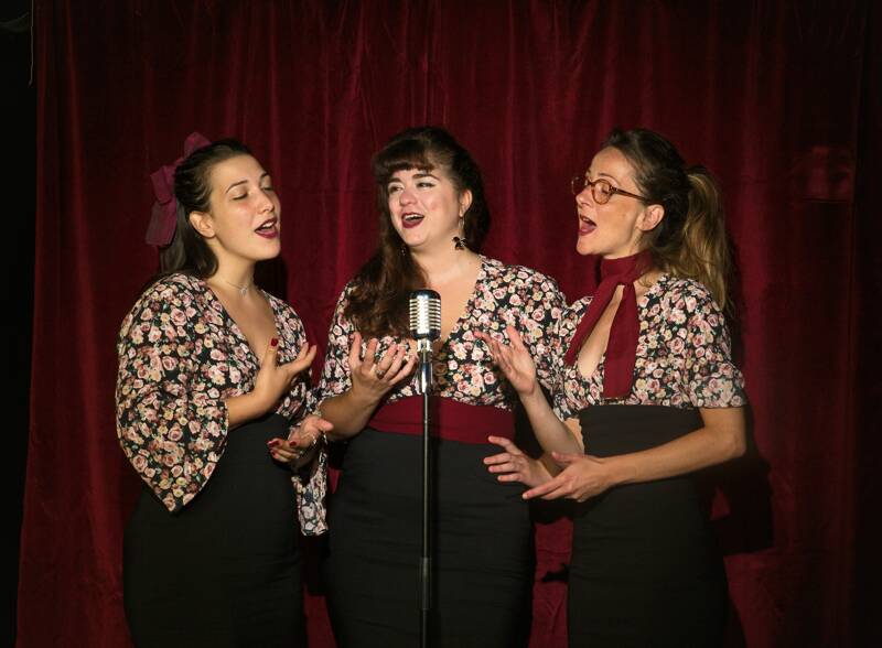 Les filles du 3ème chantent la femme