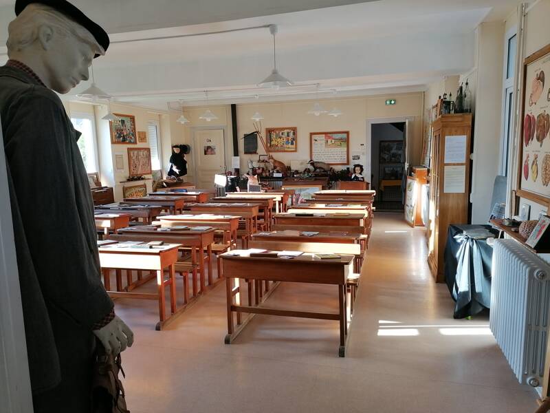 Conférence de Luc Ferry organisée par le musée de l’École en Chalonnais