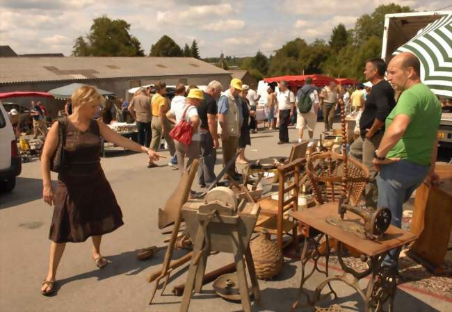 Vide Grenier Brocante Artisanat Exposition tableaux à Jalesches