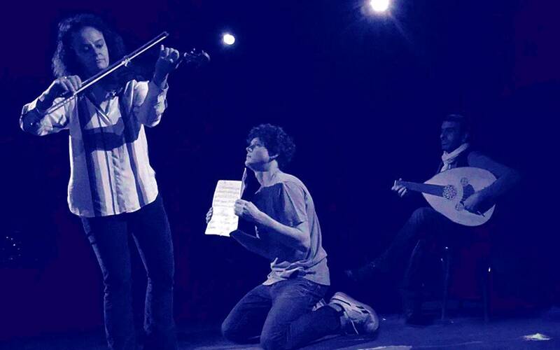 Être d'ailleurs- spectacle de théâtre musical