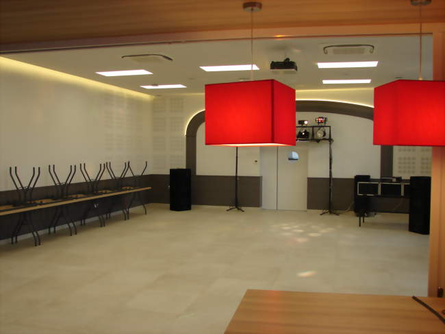 SALLE POLYVALENTE