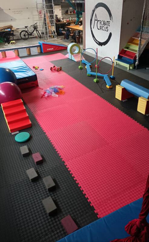 Cirque - Atelier 1-3 ans parcours de motricité chez Acrobate Circus
