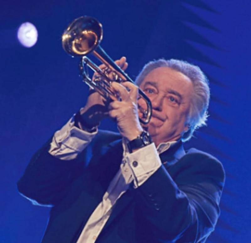 Jean-Claude BORELLY et sa trompette d'Or.
