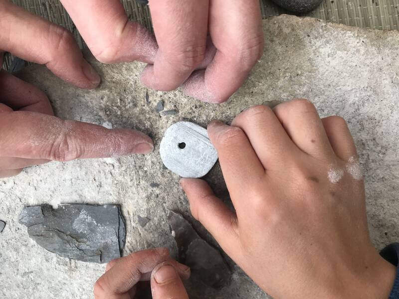 Ateliers « peintures rupestres et parures néolithiques » pour les Journées Européennes de l’archéologie.