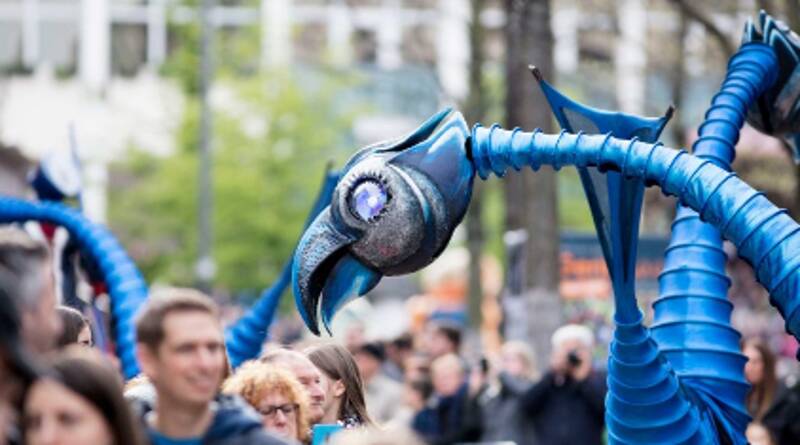 Parade marionnettique géante