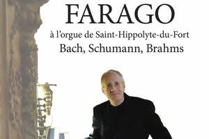 photo Pierre Farago à l’orgue de Saint-Hippolyte-du-Fort