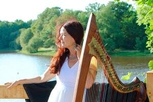 photo LAWENA de Brocéliande harpiste chanteuse