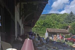 photo vide-greniers, brocante sympa 5 octobre 2025 à Izieu (01300)