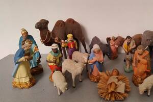 exposition de plus de 500 crèches et santons du monde