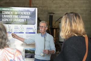 photo Visite guidée d’une distillerie d’huile essentielle dans la Drôme