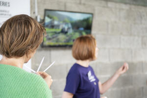 photo Atelier d'aromathérapie familiale dans une distillerie d’huile essentielle