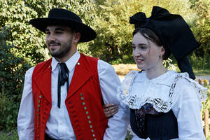 photo Vous êtes invités à un mariage traditionnel alsacien !
