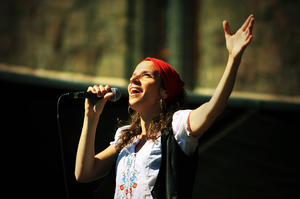 CLARISSE LAVANANT  chante pour OLIGOCYTE Bretagne Ouest - Vaincre les tumeurs cérébrales