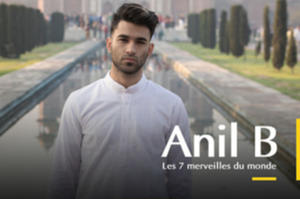 Le youtubeur Anil B. en signature pour son premier livre 