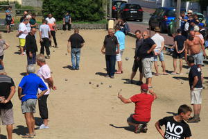 photo tournoi de pétanque en doublettes