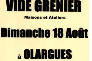 photo Vide grenier au centre du village