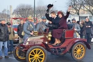 photo La mythique parade automobile d'Epernay - Habits de Lumière