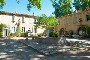 Balade dans l'ancienne manufacture de Villeneuvette, une histoire royale !