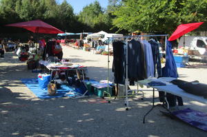 photo vide grenier et bourse aux jouets