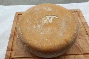 photo Pour vos repas, Dégustez notre fromage fermier Ossau Iraty.