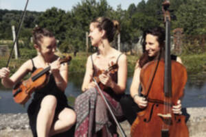 Concert baroque avec 3 filles dans le vent