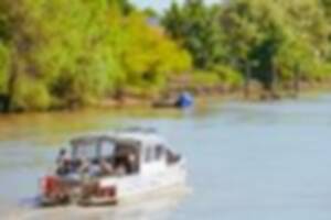 LES BALADES FLOTTANTES SUR LA CLAPOTINE La découverte des Côtes de Bourg depuis la Dordogne et la Gironde !