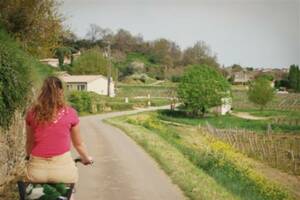 LOCATION DE VELOS ELECTRIQUES - La découverte des Côtes de Bourg en 2 roues