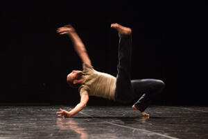 Danse contact improvisation