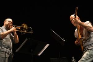 Marc Ducret (guitare électrique) et Samuel Blaser (trombone) 