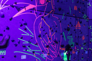 Blacklight : grimper dans le noir !