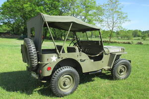 EXPOSITION DE VEHICULES ANCIENS MILITAIRES ET CIVILS