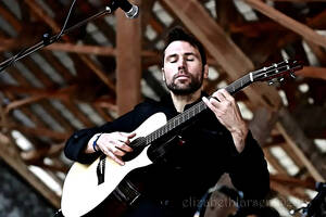 Simon Kempston en concert pour le Folk Club de Cahors avec du Folk contemporain